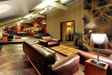 Apartmán Bella Vida se nachází v podkroví historického domu na břehu Vltavy, v malebném zákoutí Kampy, odkud je úžasný výhled na Pražský hrad, Národní divadlo a Karlův most.