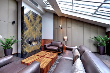 Apartmán Bella Vida se nachází v podkroví historického domu na břehu Vltavy, v malebném zákoutí Kampy, odkud je úžasný výhled na Pražský hrad, Národní divadlo a Karlův most.