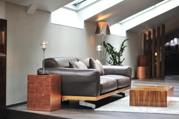 Apartmán Bella Vida se nachází v podkroví historického domu na břehu Vltavy, v malebném zákoutí Kampy, odkud je úžasný výhled na Pražský hrad, Národní divadlo a Karlův most.